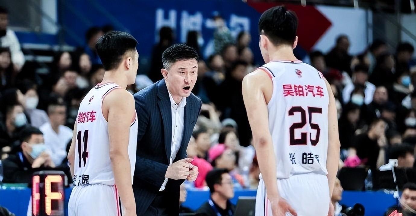 包含来了！挤走张皓嘉！广东男篮正式补强锋线三号位的词条