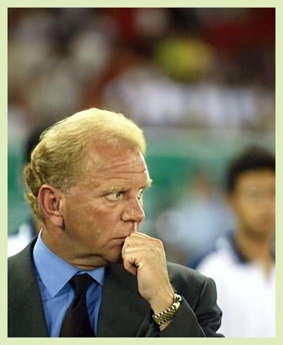 国足队史唯一!体坛:霍顿下课有十五六名国脚公开反对