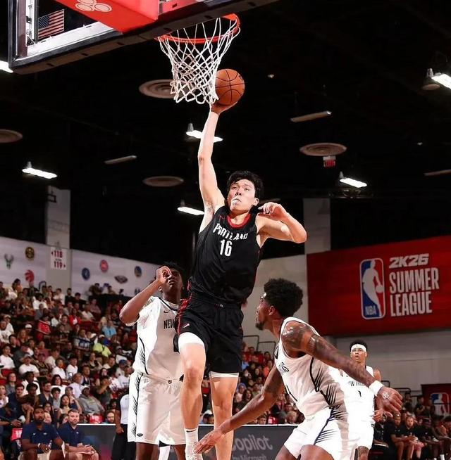青岛持续对杨瀚森进行特训！NBA级教练个性化指导投篮，积极态度助力融入的简单介绍