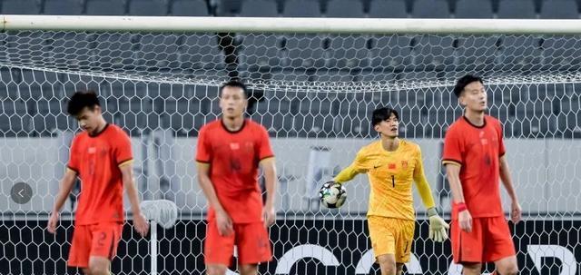国足主帅未定!东亚杯23人浮现韦世豪难入选3新星上位