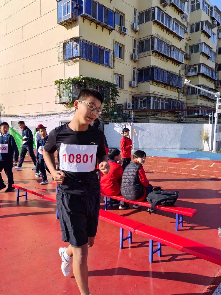 关于选手积极斗志，在赛场上奋勇争先的信息